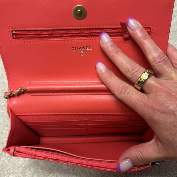 Chanel wallet on a chain - Picture 4 of 8